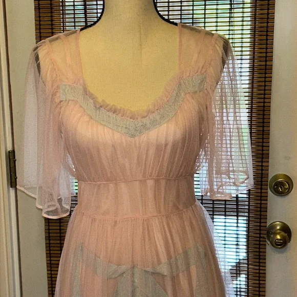 LoveShackFancy Hensley Gown Soft Peach Size 2 EUC - Picture 2 of 6